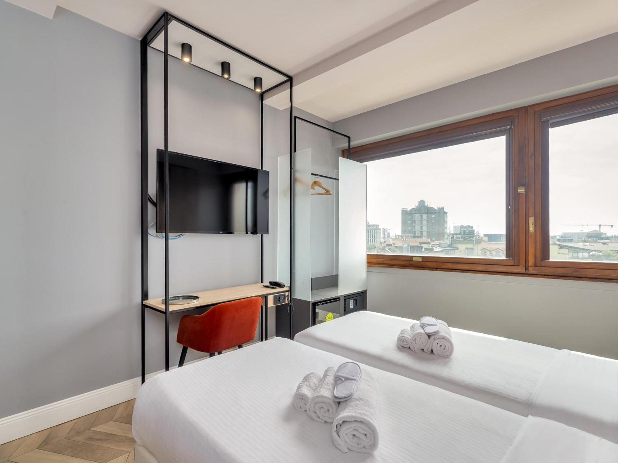 B&B Hotel Milano City Center Duomo Exterior photo
