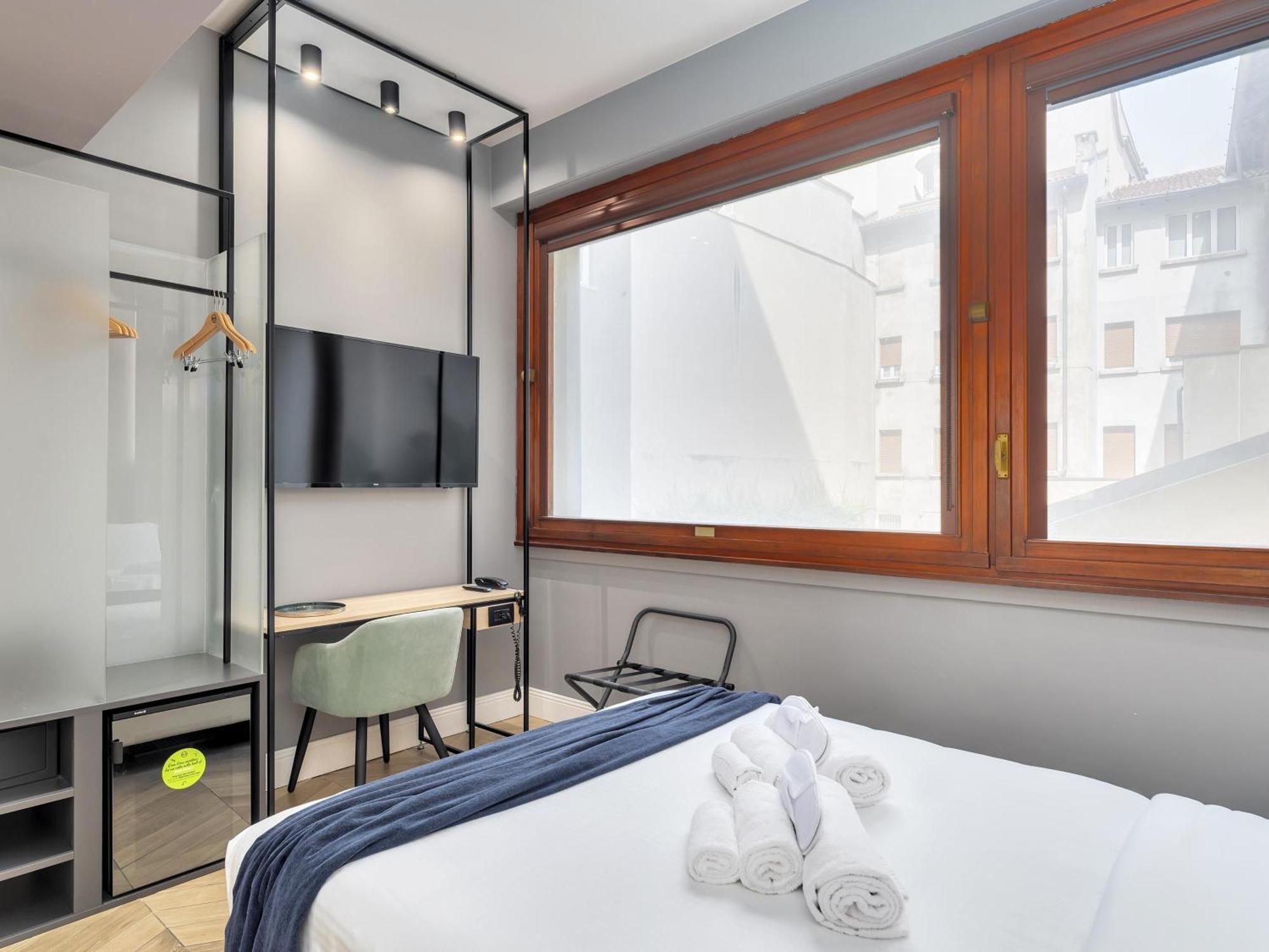 B&B Hotel Milano City Center Duomo Exterior photo